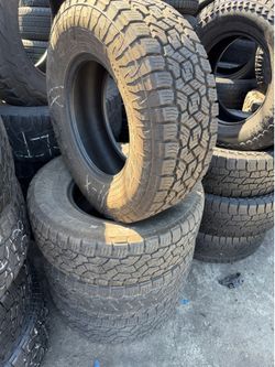 265/70/R16 marca TOYO A/T las 4 llantas usadas instaladas y balanceadas