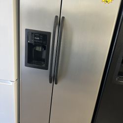 Side By side GE Refrigerator 
