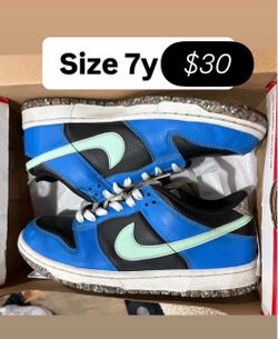 Nikes cheap youth size 7y