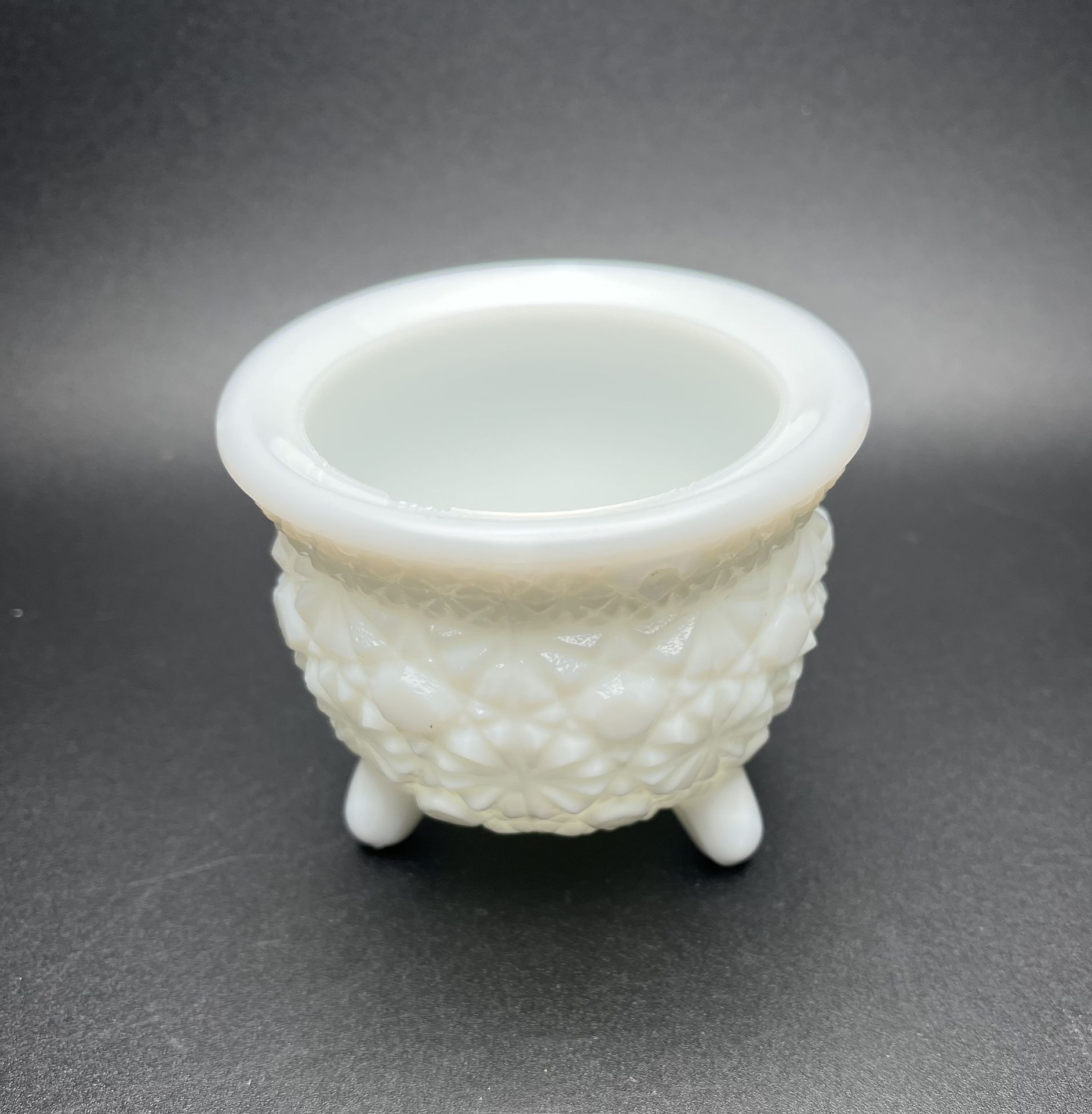 Vintage Milk Glass Daisy & Button3 Footed Cauldron Kettle Trinket Jewelry Dish