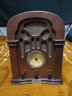 Vintage RADIOSHACK Cathedral Radio