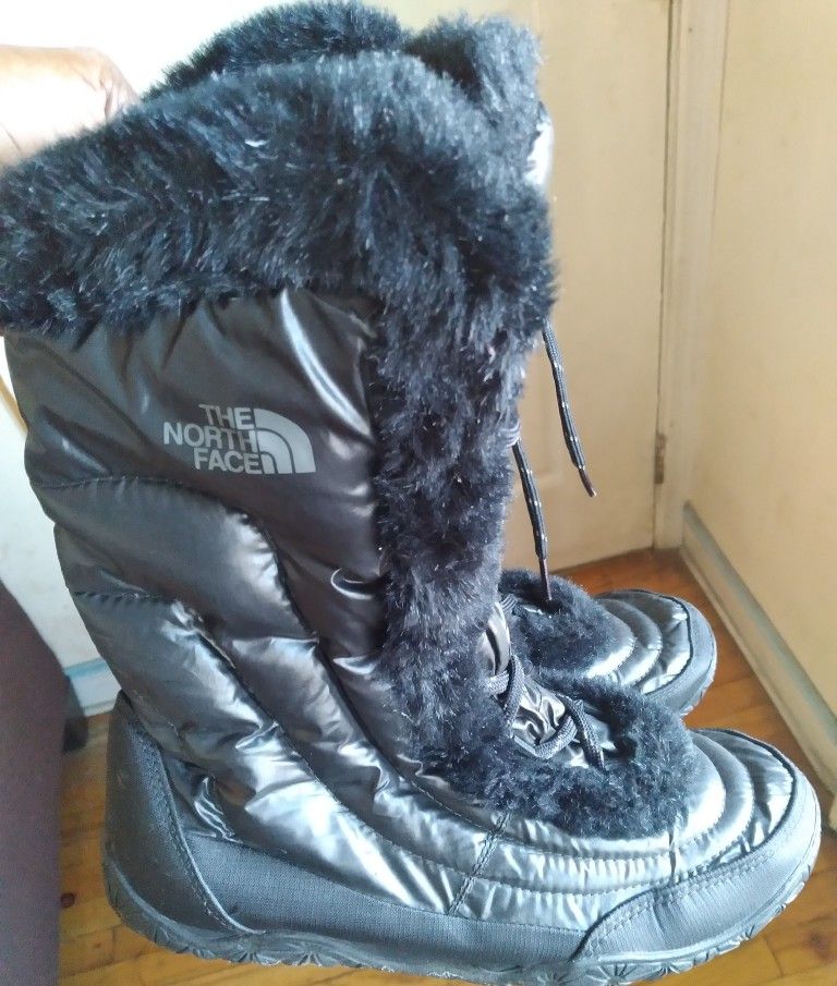 Womens North Face Snow Boots (Size 8.5)