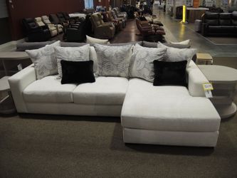 Dunaway Living Room 2 Piece Right Chaise Sectional