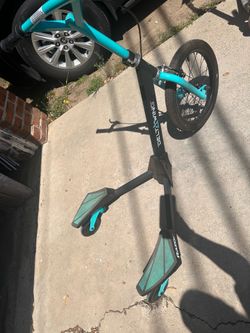 Razor DeltaWing Scooter Teal and Black