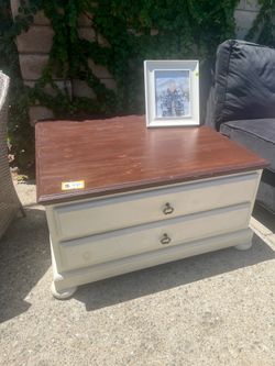 Cocktail table