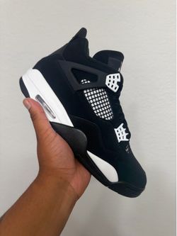 Jordan 4 Retro “White Thunder” sz 9 DS