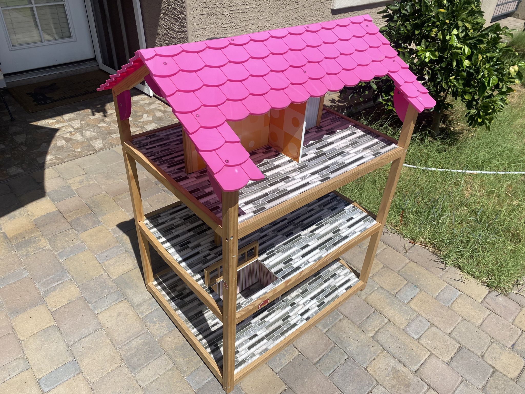 Doll House 