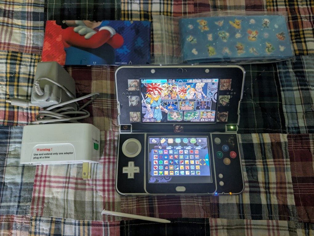 Nintendo 3DS with extra plates