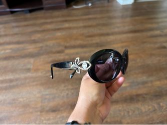 Brighton McKinney, black and silver decorative fashion sunglass￼