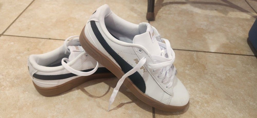 New PUMA women Shoes Sz6