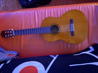 Yamaha CGS102A Classical 1/2 size w/ gig bag