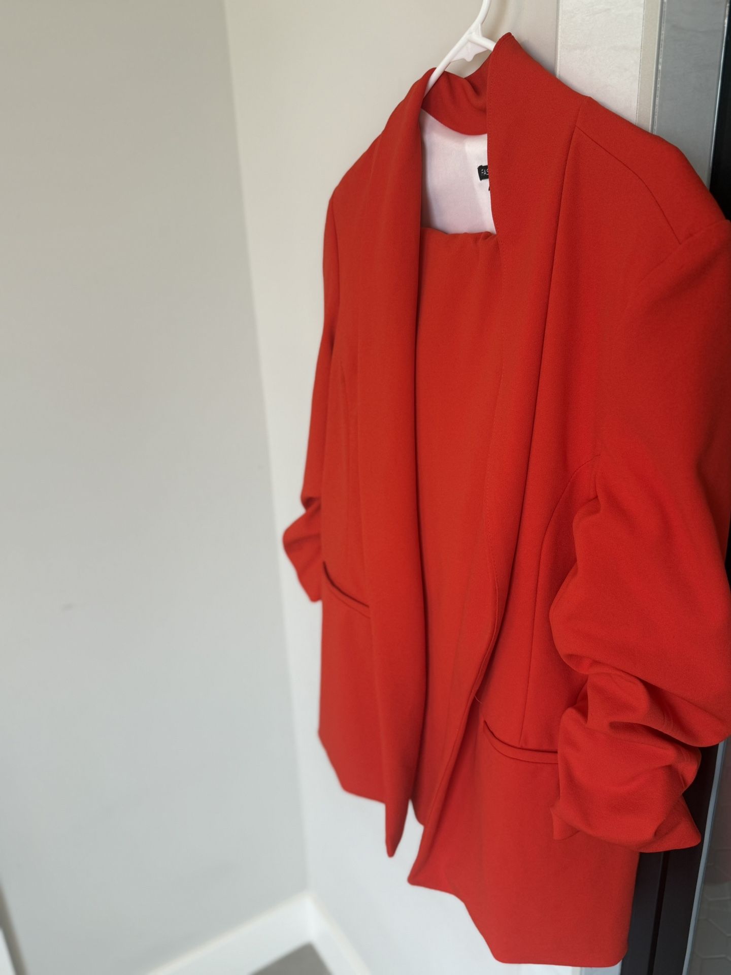 Bold & bright orange suit set, barely worn. Grab it while it’s hot