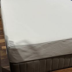 USED QUEEN SIZE HYBRID MATTRESS ONLY 
