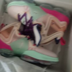 Men’s Nike Lebrons XIX