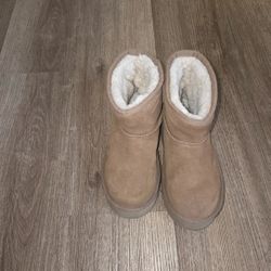Uggs Platform  Size 2 Youth 