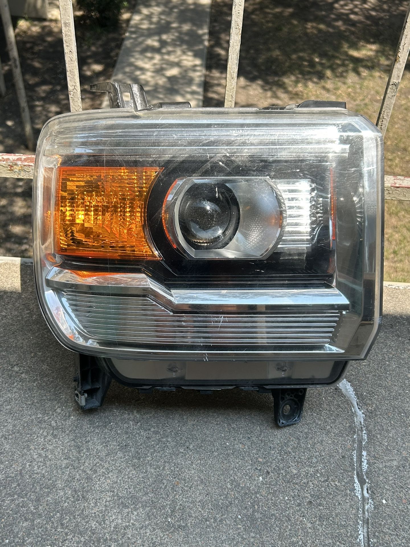 2014-2018 GMC Sierra Base No DRL Right Halogen 