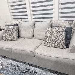 Stylish & Comfortable 3-Seater Sofa – Excellent Condition  Upgrade your living space with this elegant and super-comfortable 3-seater sofa in a mode