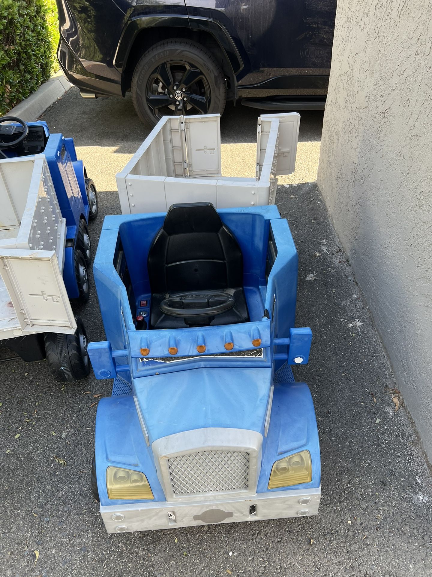 2 12V Kids Ride On Semi-Truck with Detachable Trailer - Realistic Sounds, Lights,