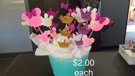 Cake topper