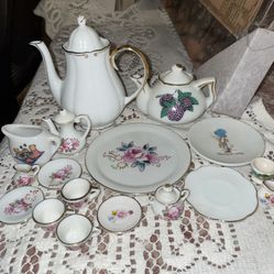 Vintage mixed miniature tea set 🌺