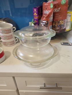 Large and small Pyrex casserole baking dishes with lid