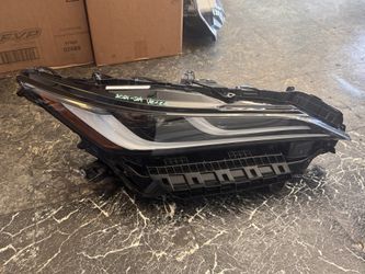 2021-2024 Toyota Venza Rh Headlight