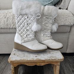 Canyon River Blues White Fur Boots