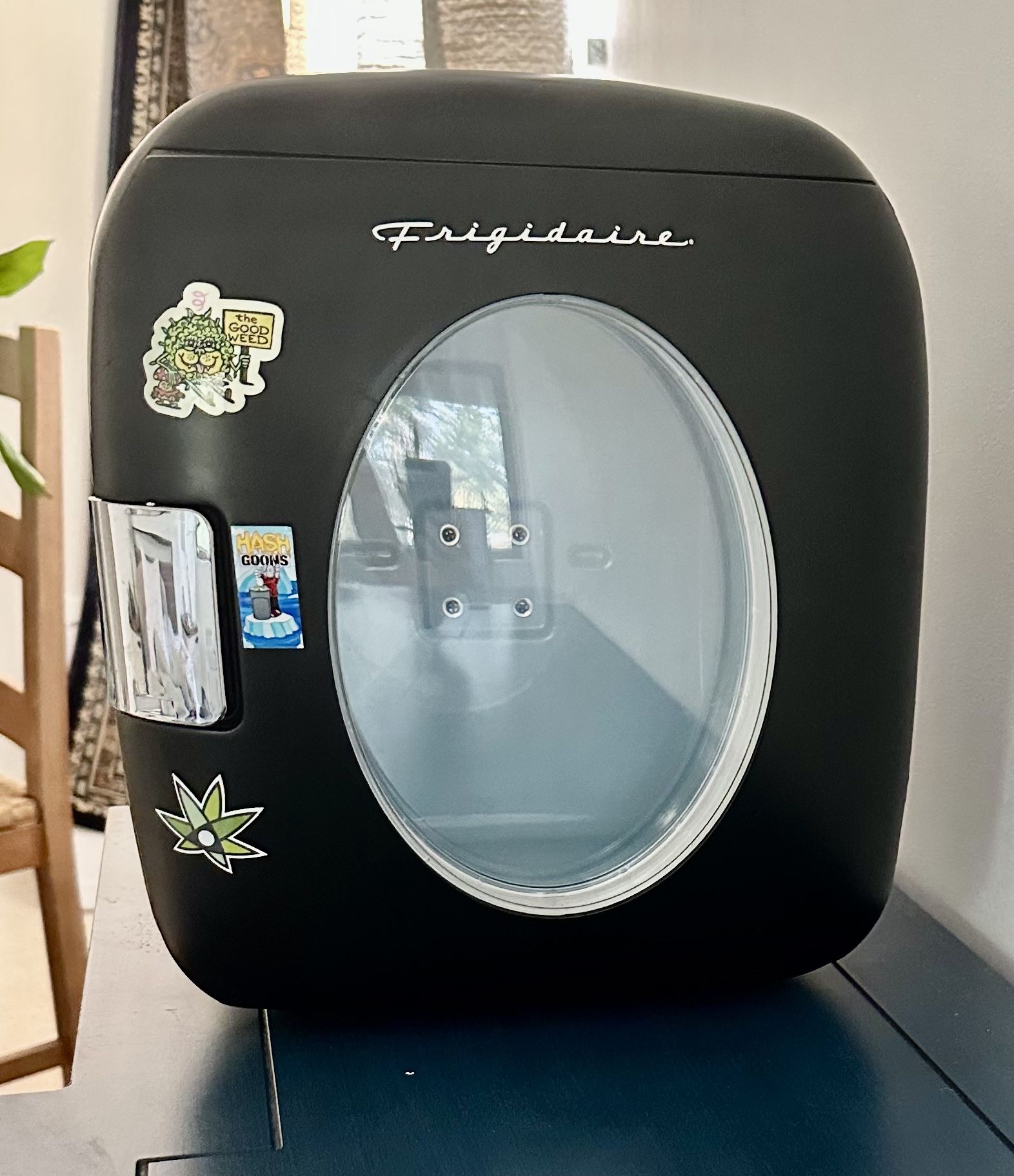 Frigidaire Retro Mini Fridge - 4L Beauty or Beverage Cooler