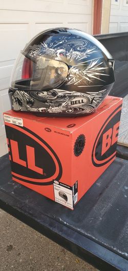 Bell helmet full face. extra large Too tight for me