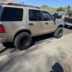 2005 Ford Explorer