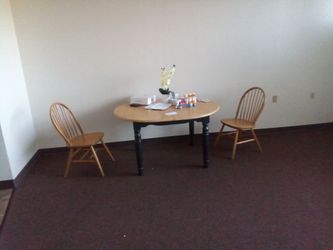 table with two chairs (must be picked up)