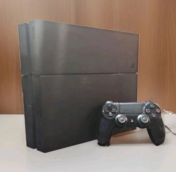 Playstation 4 500gb with 2 games