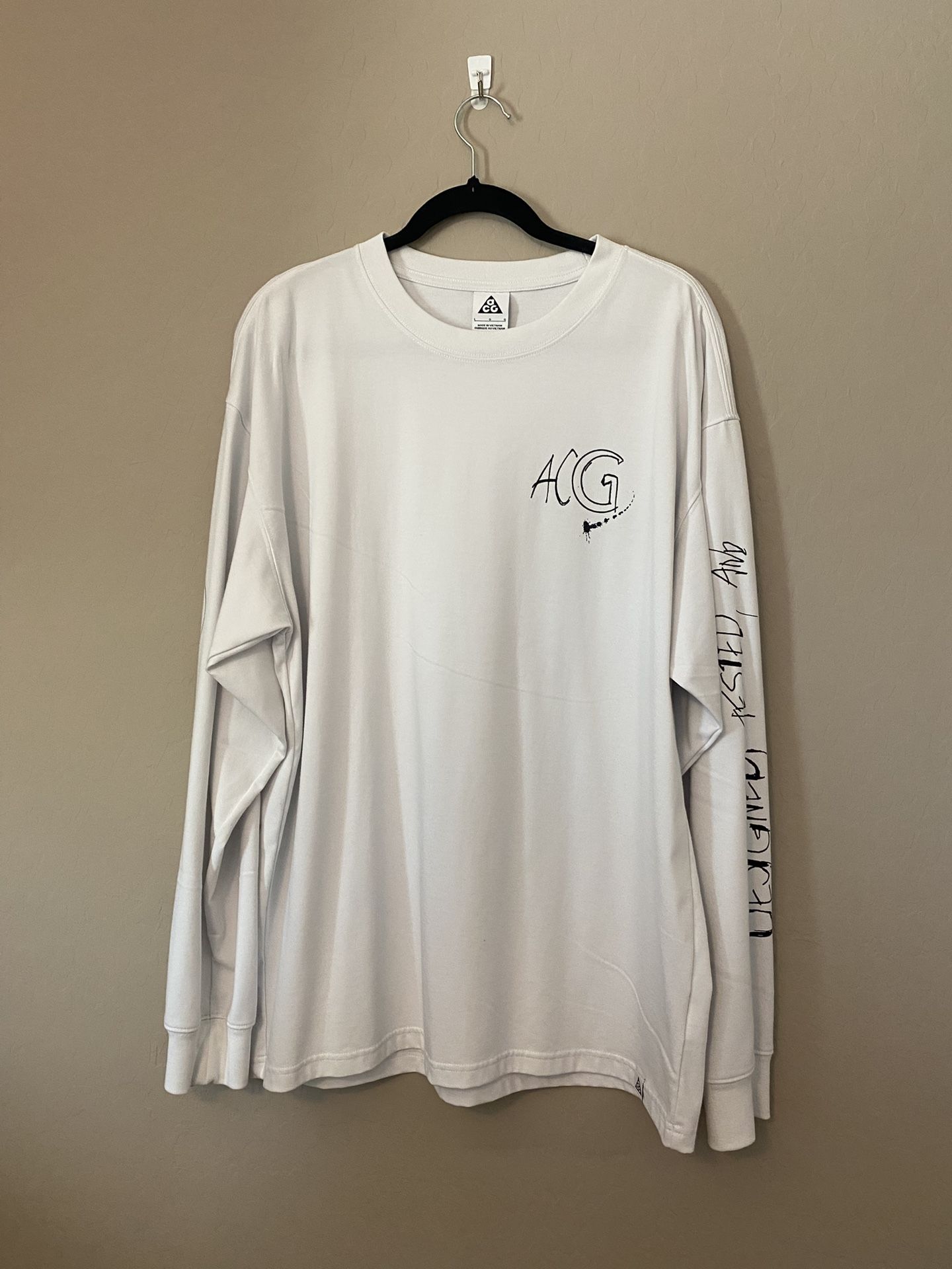 Nike men’s ACG Long Sleeve Shirt (size L)