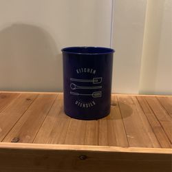 Utensil holder 