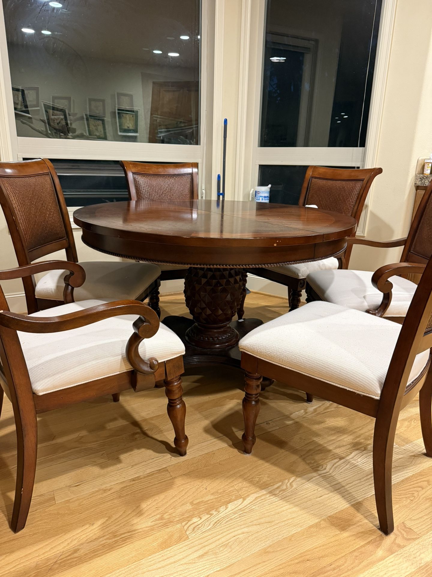 Beautiful Dining Table Set