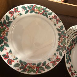 8 Place Christmas Dinner Set
