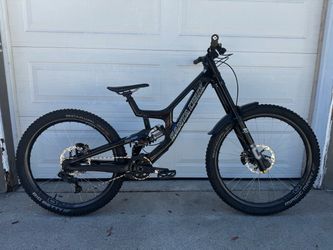 2023 Santa Cruz CC MX V10 downhill bicycle