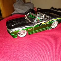 Maisto 1968 Chev Camaro SS Special Edition Paint Street Rod 1:24 Scale Diecast 