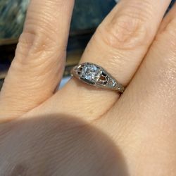 18K White Gold Natural Diamond Beautiful Art Deco Ring 