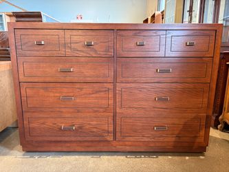 VAUGHAN-BASSETT Alexander Julian Spectator 8-Drawer Triple Dresser