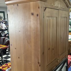 Armoire w/mirror