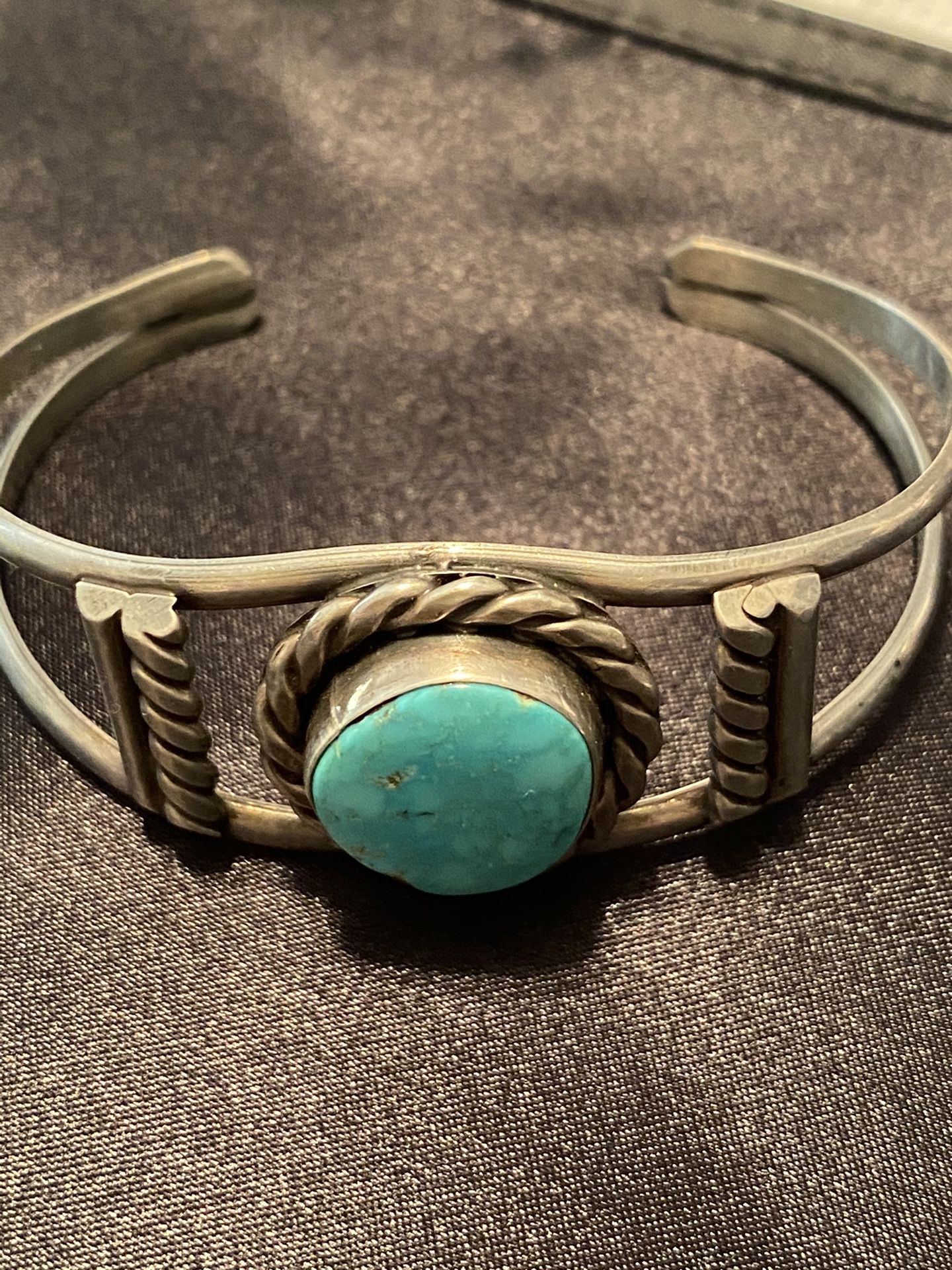 Women’s Turquoise Navajo Braclet