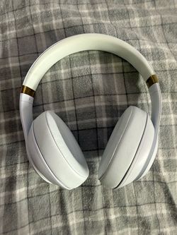 Beats Studio 3  white and gold