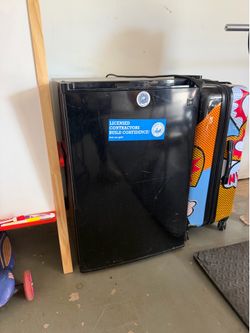 GE mini fridge