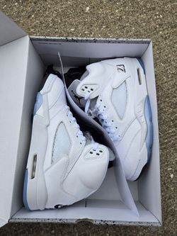 Jordan 5 White Metallic Size 10.5 (Pick Up)