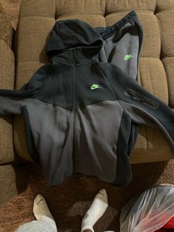 Nike Tech / Mens Large