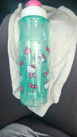 Nwt ZAK 32oz hello Kitty Water BOTTLE
