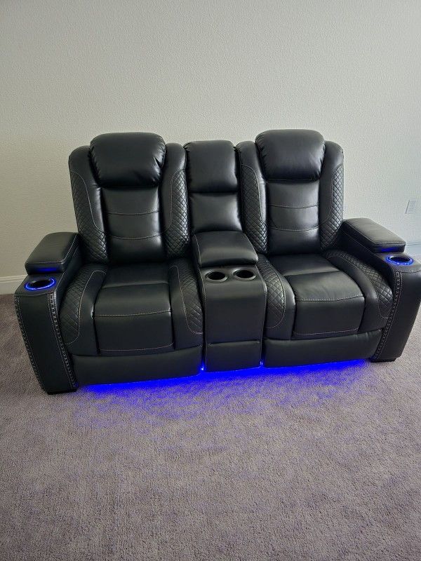 PARTY TIME POWER RECLINING LOVESEAT WITH CONSOLE