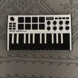 Akai MPK Mini MK3 White Condition (Excellent Condition, Used)