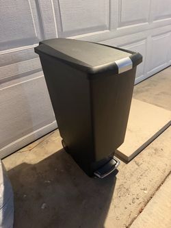 Simple human trash bin